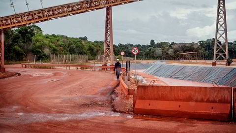 En sivil domstol har hevet produksjonsforbudet på Alunorte, Hydros aluminiumsraffineri Barcarena, Brasil. Men produksjonen fortsetter for halv maskin inntil videre.