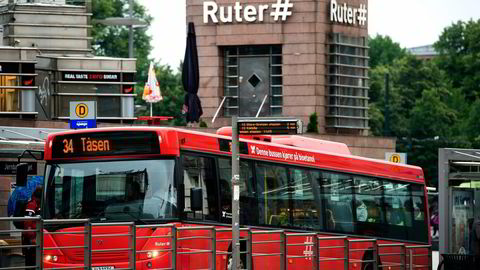 Bussene i Stor-Oslo utførte tre prosent av trafikkarbeidet i antall kjørte kilometer, men de var samtidig ansvarlig for 11 prosent av NOx-utslippet, skriver artikkelforfatterne. Foto: Per Ståle Bugjerde