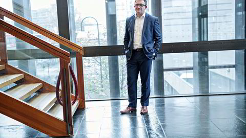 Karl Johnny Hersvik leder Kjell Inge Røkkes oljeselskap Aker BP, og har større forståelse for oljeleverandørenes bekymringer enn de fleste. Her på vei ut fra DNs energikonferanse tirsdag. Foto: Aleksander Nordahl