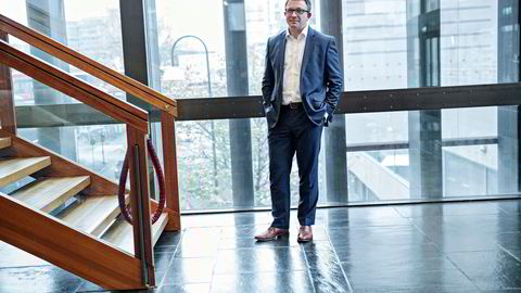 Karl Johnny Hersvik leder Kjell Inge Røkkes oljeselskap Aker BP, og har større forståelse for oljeleverandørenes bekymringer enn de fleste. Her på vei ut fra DNs energikonferanse tirsdag. Foto: Aleksander Nordahl