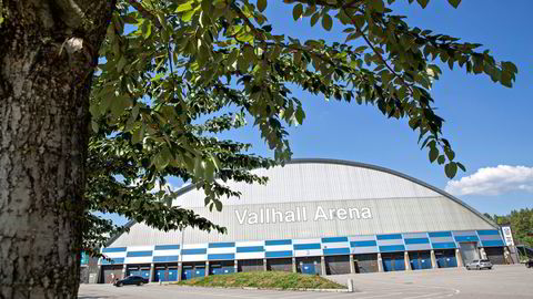 PÅ BØRS. Fotballhallen Vallhall på Etterstad i Oslo. 
                  Foto: Aleksander Nordahl