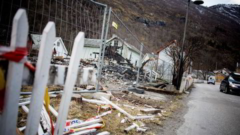 KREVDE MER. Kommunepolitikerne i Lærdal har tidligere kritisert regjeringen for å gi for lite hjelp etter brannen, som ødela 40 bygninger i Lærdalsøyri. Bildet er tatt i mars. Foto: