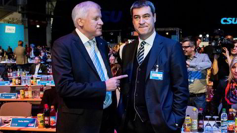 Veteranen Horst Seehofer (til venstre) tapte maktkampen mot Markus Söder i det kristeligdemokratiske partiet CSU i Bayern. Det kan forkludre de kommende regjeringsforhandlingene mellom Angela Merkel og sosialdemokratene.