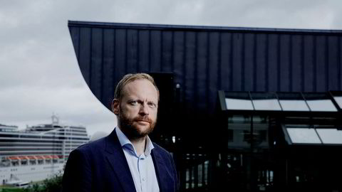 Professor Jon Petter Rui ved juridisk fakultet, Universitetet i Tromsø mener bruk av kommersielle lister over høyrisikopersoner kan være i strid med den nye hvitvaskingsloven.