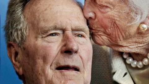 USAs tidligere president George H.W. Bush er død. Han ble 94 år gammel. Her er han sammen med sin kone og tidligere førstedame Barbara Bush i 2012.