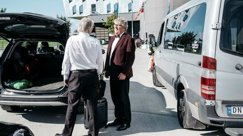 Okea-sjef Erik Haugane praier en taxi på vei hjem fra oljemessen ONS i Stavanger.