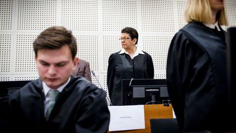 Borgarting lagmannsrett landet fredag på full frifinnelse for tre av de fire tiltalte i Yara-saken. Fra venstre: Rune Håkon Tjomsland, forsvarer for Ken Wallace, Ellen Holager Andenæs, forsvarer for Thorleif Enger, og statsadvokat Helene Bærug Hansen.