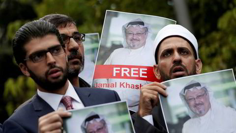 Aktivister og venner av den forsvunne journalisten Jamal Khashoggi demonstrerer utenfor Saudi Arabias konsulat i Istanbul.