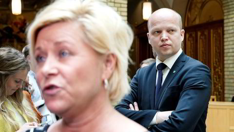 Finansminister Siv Jensens FrP går mest frem i en ny måling, men hun må se seg slått av Sp-leder Trygve Slagsvold Vedum.