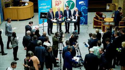 Her er stortingspolitikerne som har forhandlet om revidert nasjonalbudsjett: Hans Andreas Limi (Frp), Hans Olav Syvertsen (KrF) og Terje Breivik (Venstre) og Svein Flåtten (H)