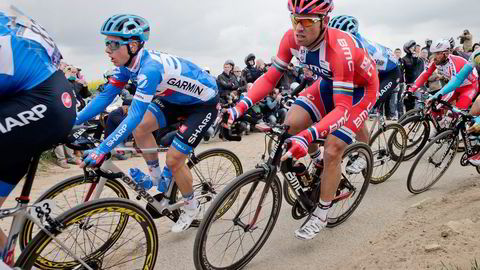 PÅ TOPP. Thor Hushovd (i rødt) har en rekke topp­plasseringer i internasjonal sykkelsport. Alle tatt uten doping, ifølge Hushovds nye biografi. Foto: Daniel Sannum Lauten,