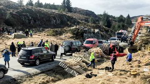 Arbeidet med vinmøllene på Frøya stanses midlertidig. Her fra protestene tidligere i år.
