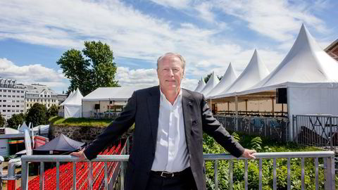 Administrerende direktør Bjørn Larsen i O.B. Wiik mener konkurrenten Hallgruppen har tappet selskapet for ansatte. 
                  Foto: