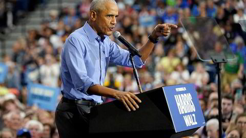 Tidligere president Barack Obama langet ut mot etterfølgeren Donald Trump på et valgmøte torsdag. Han ba unge, svarte menn ikke oppfatte Trumps nedlatenhet overfor andre som styrke.