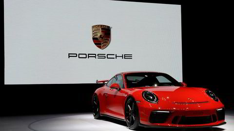 Tyske Porsche, her ved modellen 911 GT3, etterforskes for juks.