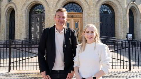 Henrik Asheim og Mari Holm Lønseth i forbindelse med Høyres program. Partiet vil blant annet senke lakseskatten.