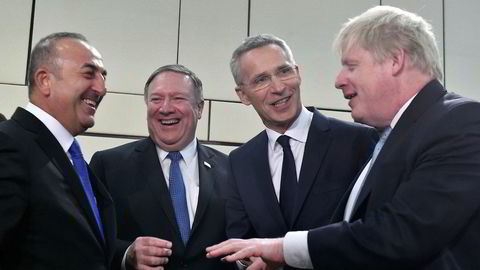 Mike Pompeo (nummer to fra venstre) fant umiddelbart tonen med Tyrkias utenriksminister Mevlut Cavusoglu(til venstre), Natos generalsekretær Jens Stoltenber og britenes utenriksminister Boris Johnson i Brussel fredag.