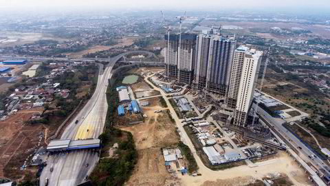 Meikarta er en ny bydel på 22 kvadratkilometer utenfor Jakarta med investeringer på over 170 milliarder kroner. Like ved er Indonesias første hurtigjernbane i ferd med å bygges.