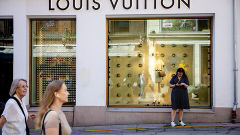 Louis Vuittons butikk i Nedre Slottsgate. Her la kjøpevillige kunder igjen drøye 260 millioner i 2023.