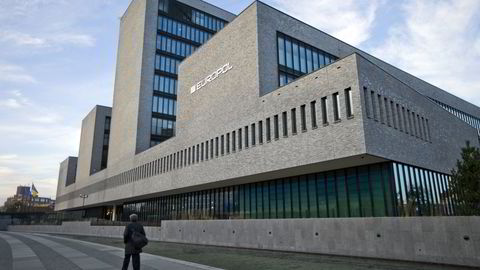 Fem unge menn er pågrepet i Norge i en Europol-aksjon, siktet for å ha brukt eller solgt skadelig programvare, opplyser Kripos. Illustrasjonsfoto: AP Photo/Peter Dejong