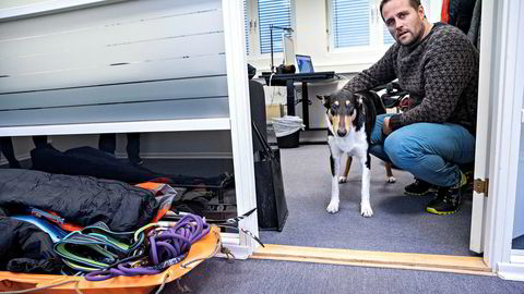 Jesper Melin drar til Grønland i tre måneder for å teste ut et nytt prosjekt for Pasientsky. Hunden Codee må være hjemme.