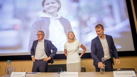 Fra høyre: kommunikasjonsdirektør Thomas Midteide, finansdirektør Kjerstin R. Braathen og administrerende direktør Rune Bjerke i DNB.