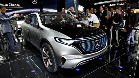 Mercedes' konseptbil eq ble vist under bilutstillingen i Paris høsten 2016.