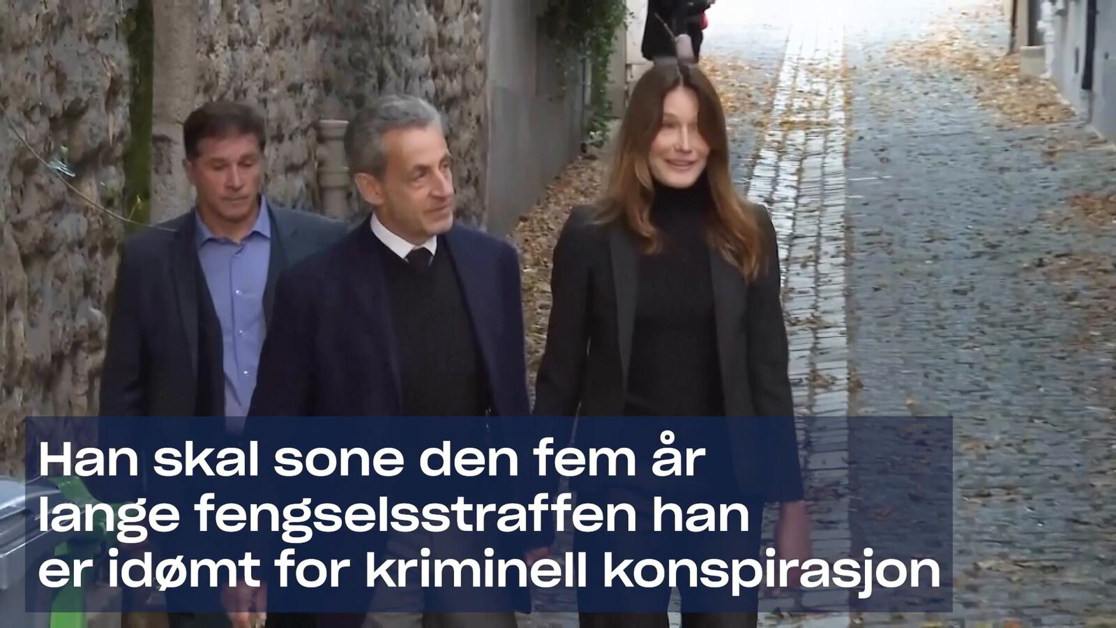 Skal sone fem år: Her er Nicolas Sarkozy på vei til fengselet i Paris