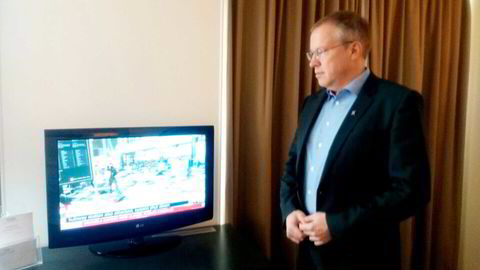 Orklas kommunikasjonsdirektør Håkon Mageli velger å holde seg inne på hotellrommet med kona, mens Brussel er preget av terroraksjonene.
                  Foto: Privat