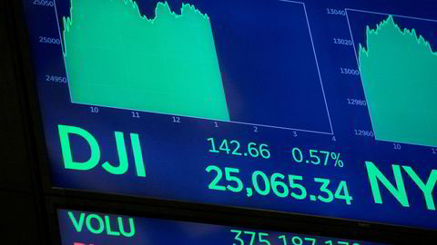 Fra en skjerm på New York-børsen som torsdag viste at Dow Jones Industrial-indeksen, som har tickeren DJI, for første gang steg over 25.000 poeng.