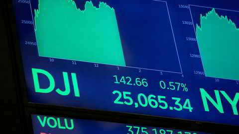 Fra en skjerm på New York-børsen som torsdag viste at Dow Jones Industrial-indeksen, som har tickeren DJI, for første gang steg over 25.000 poeng.