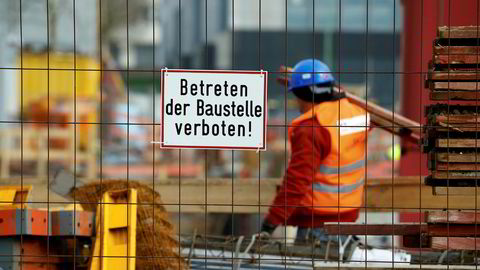 Tyskland, det største landet i EU, forbyr innleie av bemanning i bygg- og anleggsbransjen, fordi denne praksisen var i ferd med å ødelegge bransjen. Lignende tiltak bør på plass i Norge. Her en tysk anleggsarbeider i byggefirma Hochtief.