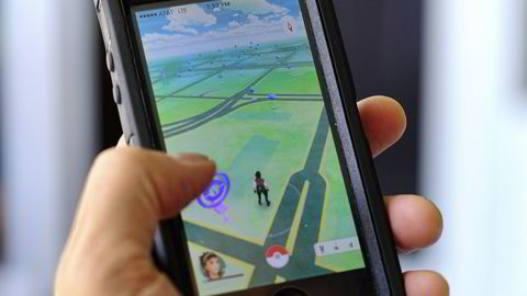 Mobilspillet Pokémon Go tar av. Foto: AP Photo/Richard Vogel