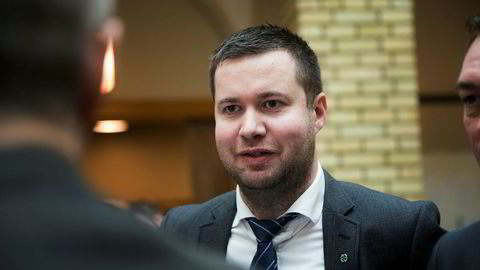 Senterpartiet vil fjerne dagens bomringer og erstatte dem med et GPS-basert system for avansert veiprising. Her er partiets næringspolitiske talsmann Geir Pollestad.