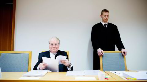 Bjørn Hegstad (til venstre) – her med sin advokat Jarle Schelander – saksøker staten fordi han mener han skal skatte til Sveits, ikke Norge. Foto: Mikaela Berg