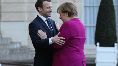 Frankrikes president Emmanuel Macron tar imot Tysklands forbundskansler Angela Merkel i Elysee-palasset i Paris.