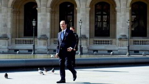 UNDER HAMMEREN. Frankrikes president François Hollande liker ikke at fransk industri forsvinner fra nasjonal kontroll. Behovet for å få fart på en stagnerende fransk økonomi, ser likevel ut til å veie tyngre. Foto: Alain Jocard, Reuters/NTB Scanpix