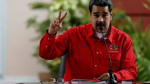 Venezuelas president Nicolás Maduro har bestemt at landet trekker seg fra forhandlinger i protest mot USA.