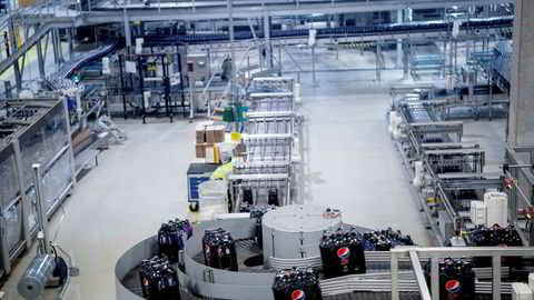Ringnes legger ned sitt lager i Trondheim og de ansatte mister jobben. Bildet viser produksjonslinjen i Ringnes for Pepsi Max.