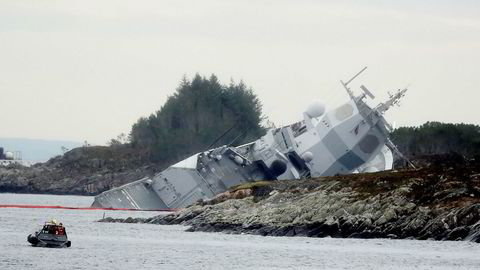Fregatten KNM «Helge Ingstad» fikk en stor flenge på styrbord side etter sammenstøtet med tankskipet «Sola TS» ved Sture-terminalen, og ble manøvrert på grunn for å hindre at den skulle synke.