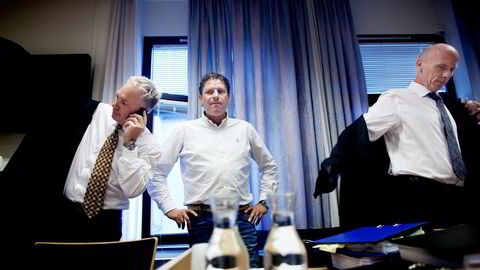 Johannes Lunde (i midten) under en rettssak i 2013. Til venstre advokat Bjørn Kvernberg og advokat Arild Dommersnes til høyre. Foto: Tomas Alf Larsen