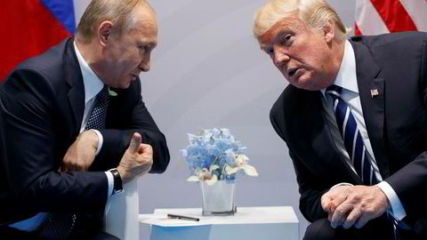 Kritikerne mener USAs president Donald Trump danser etter sin russiske kollega Vladimir Putins pipe i sanksjonsstriden. Her er de to avbildet under G20-toppmøtet i Hamburg i fjor sommer.
