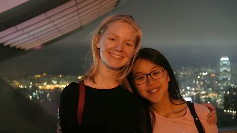 TIDLIG UT. Siren Borge ville ikke vente til hun ble student med å dra ut. Hun tar videregående i Hong Kong. Her er hun med romkameraten Vanessa