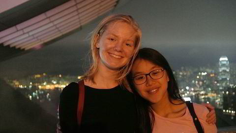 TIDLIG UT. Siren Borge ville ikke vente til hun ble student med å dra ut. Hun tar videregående i Hong Kong. Her er hun med romkameraten Vanessa