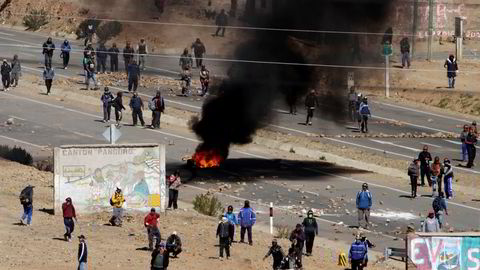 Tusener av gruvearbeidere demonstrerer og har sperret fler veier i Bolivia. Foto: David Mercado / Reuters / NTB scanpix