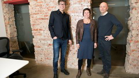 Aller kjøper designbyrået Uniform. Fra venstre: Jan-Otto Jacobsen, gründer og rådgiver i Uniform, Helle Thorkildsen, daglig leder i Uniform og Rolf Hanche-Olsen, konserndirektør i Aller Media.