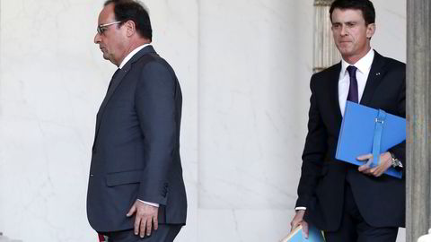 President Francois Hollande (t.v.) og statsminister Manuel Valls etter et regjeringsmøte onsdag denne uken. Foto: REUTERS/Charles Platiau/NTB SCANPIX