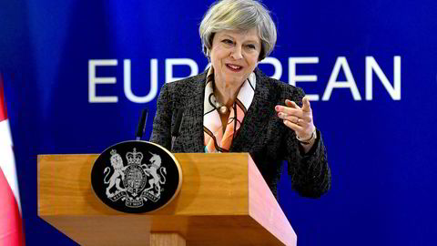 Statsminister Theresa Mays Storbritannia tilnærming til næringspolitikk virker mer lovende enn den amerikanske.