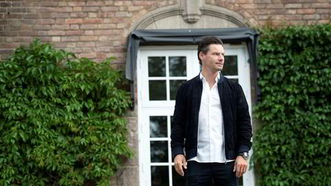 Styreleder Anders Buchardt i AB Invest forklarer at fjorårets underskudd skyldes en bokføringsmanøver, men understreker at utleie av hotellene går bra.