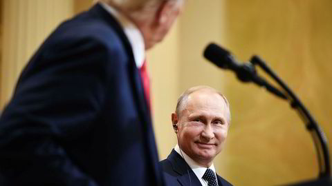 Russland og president Vladimir Putin har mistet troen på Donald Trump og amerikansk økonomi. Her fra toppmøtet i Finland denne uken.